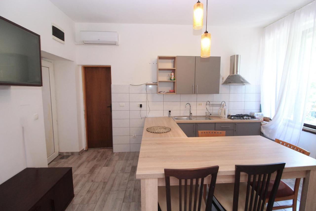 Se-Na Appartement Pula Buitenkant foto